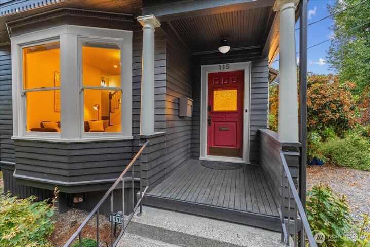 Property Photo:  115  11th Avenue E  WA 98102 