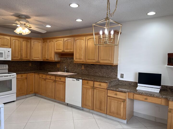 Property Photo: 1260 NW 20th Avenue 203 FL 33445