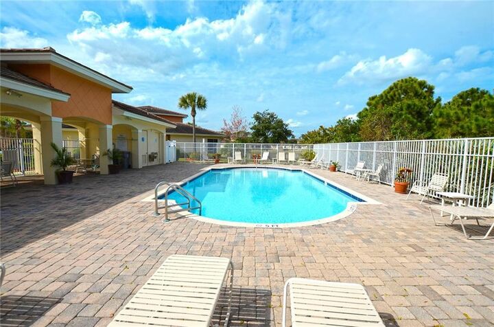 Property Photo:  826 Middleton Drive SW  FL 32962 