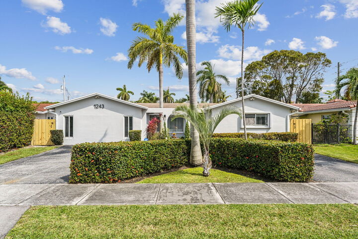 1243 Garfield  Hollywood FL 33019 photo