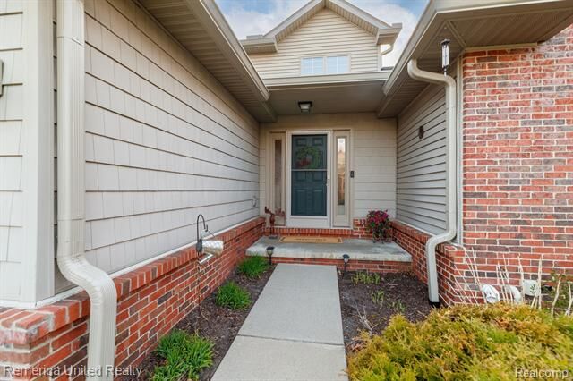 Property Photo:  6240 Northridge Hills Drive  MI 48116 