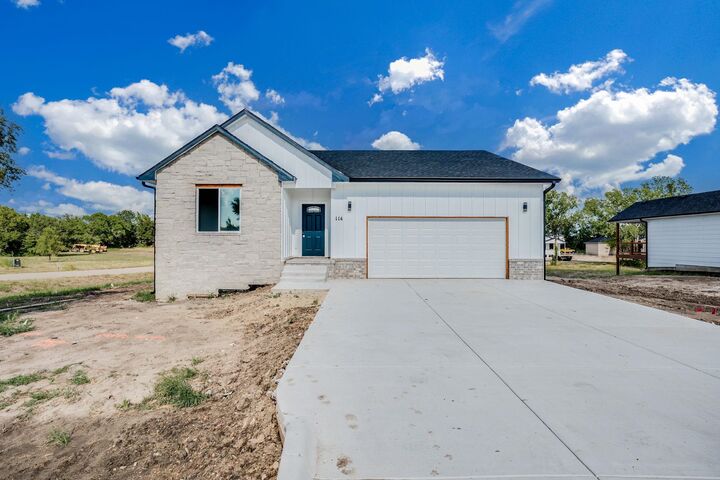 114 S Sycamore Dr  Valley Center KS 67147 photo