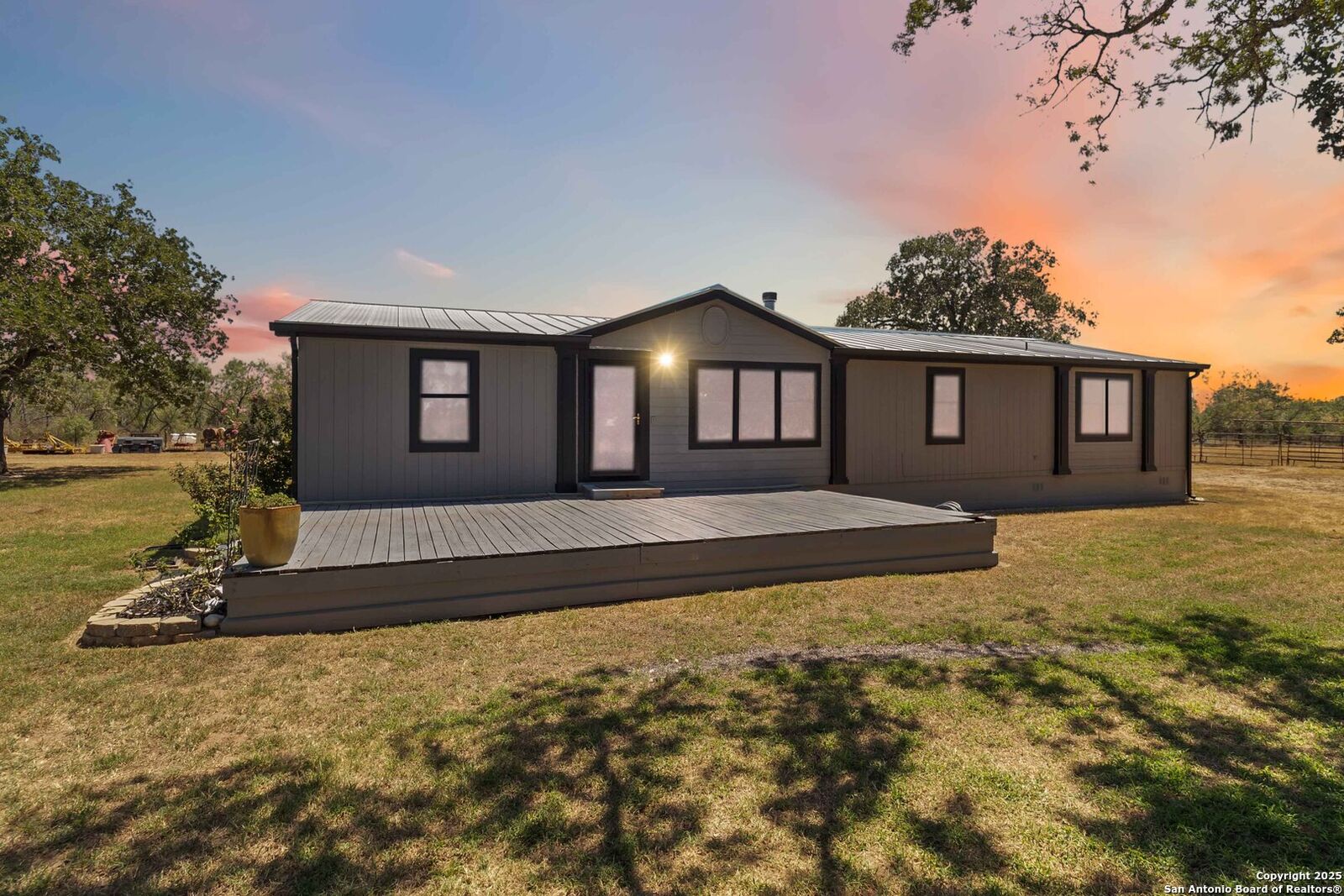 Property Photo: 303 County Road 425 TX 78160