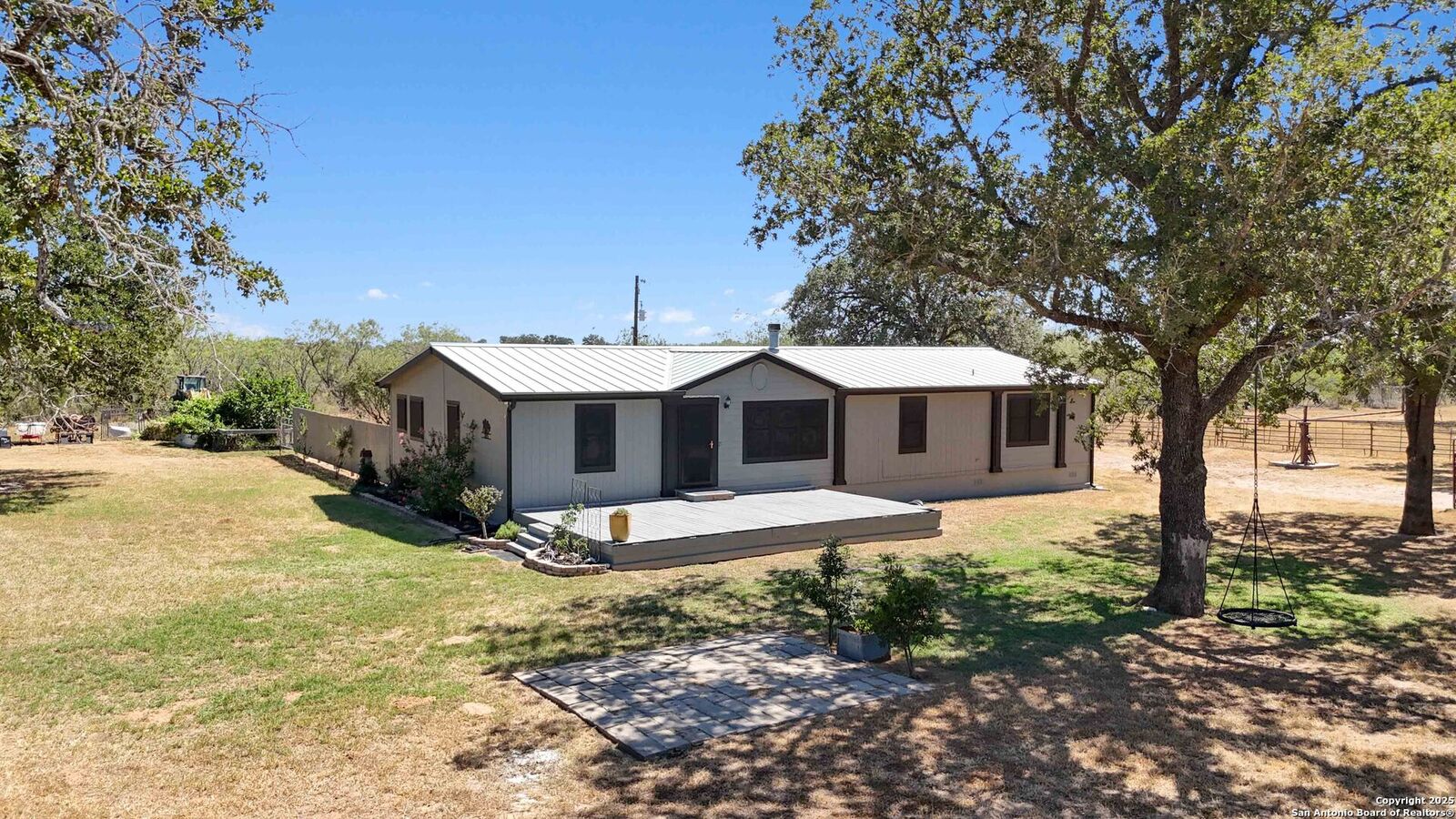Property Photo:  303 County Road 425  TX 78160 