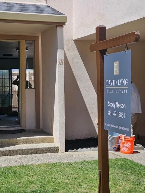 Property Photo: 914 Acosta Plaza 111 CA 93905