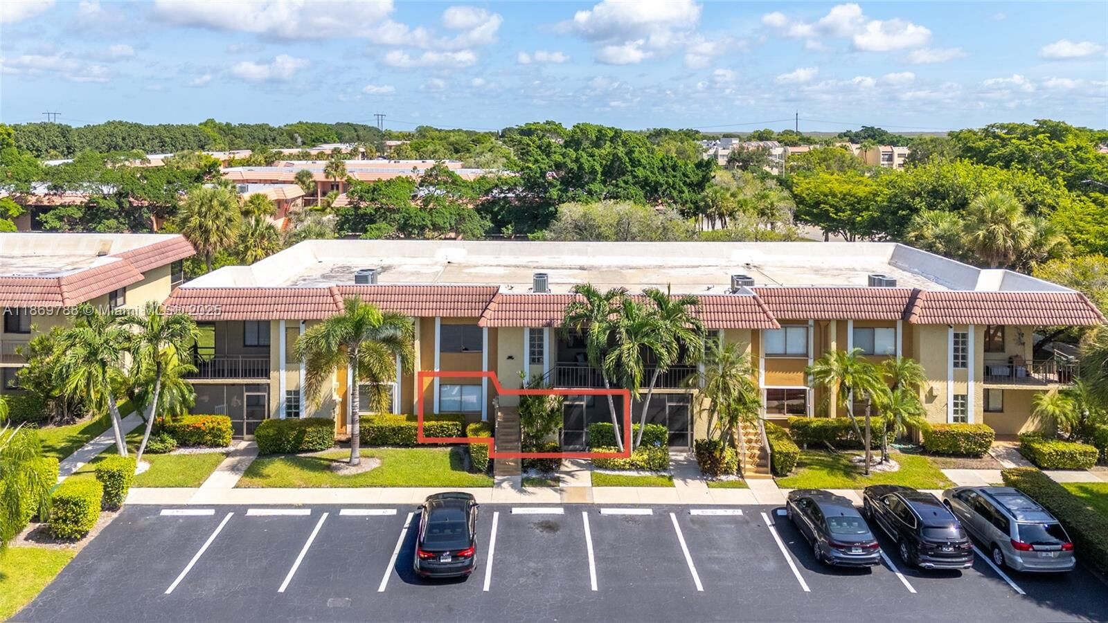 Property Photo: 301 Lakeview Dr 102 FL 33326