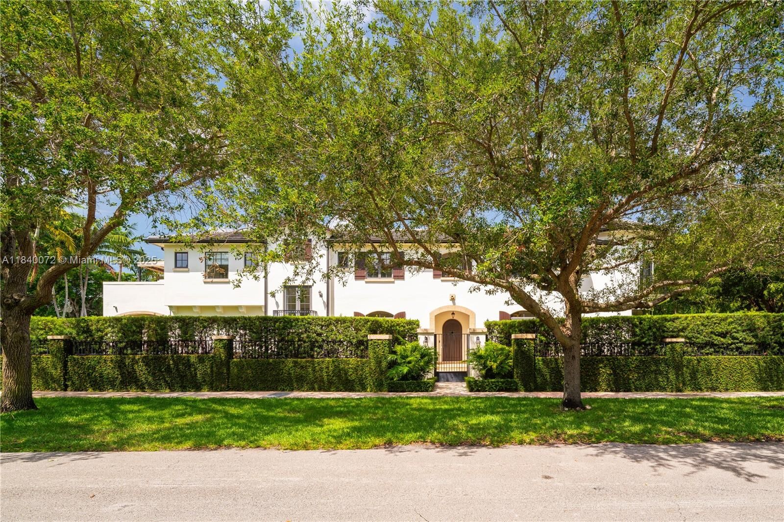 Property Photo: 6400 San Vicente St FL 33146