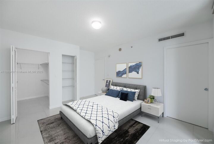 Property Photo: 31 SE 5th St 1510 FL 33131