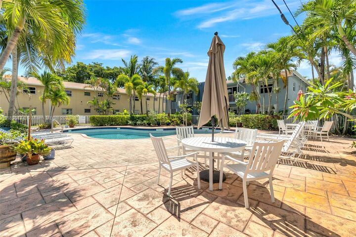 Property Photo: 2607 NE 8th Ave 20 FL 33334