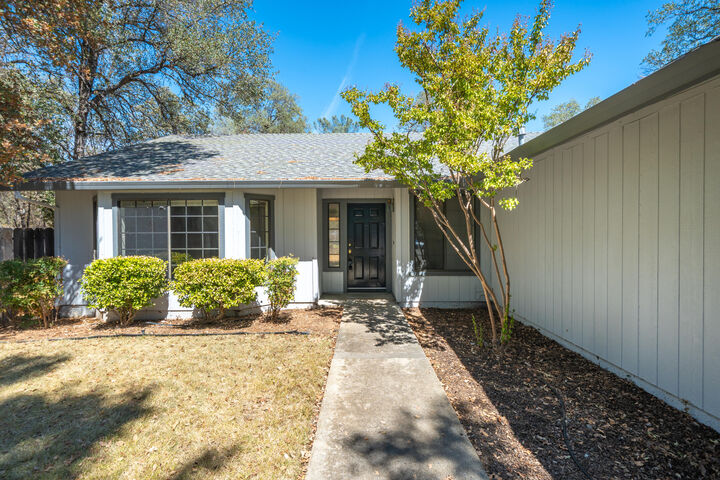 Property Photo: 5852 Avery Way CA 96003