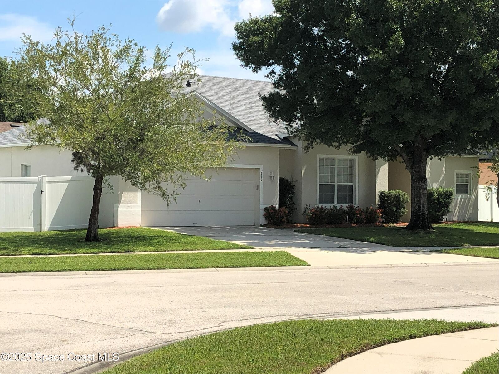 Property Photo: 3819 Wood Thrush Drive FL 34744