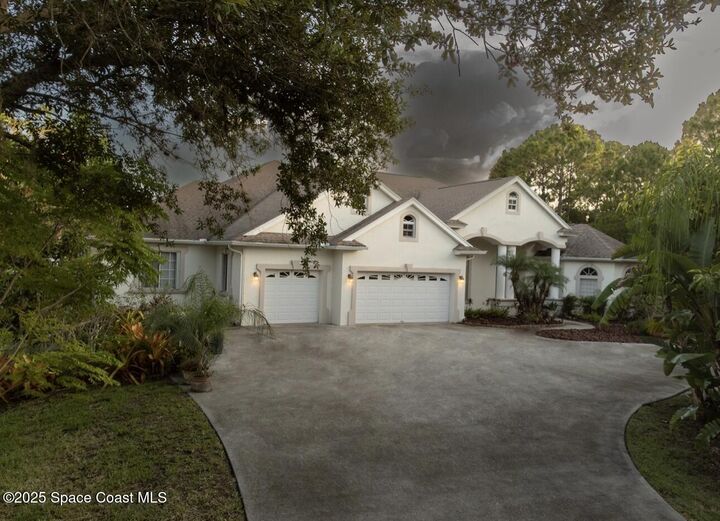 Property Photo: 1857 Timbers West Boulevard FL 32955