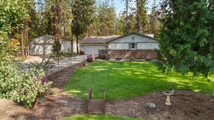 Property Photo: 16418 N Sunnyvale Dr WA 99026
