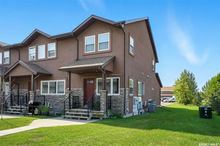 Property Photo: 1703 Patrick Crescent 47 SK S7W 0L6