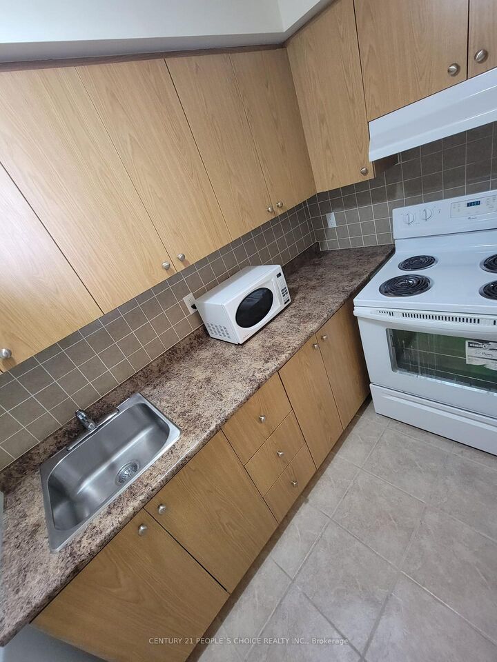 Property Photo: 783 Millworks Crescent Lower Level ON L5B 0B9