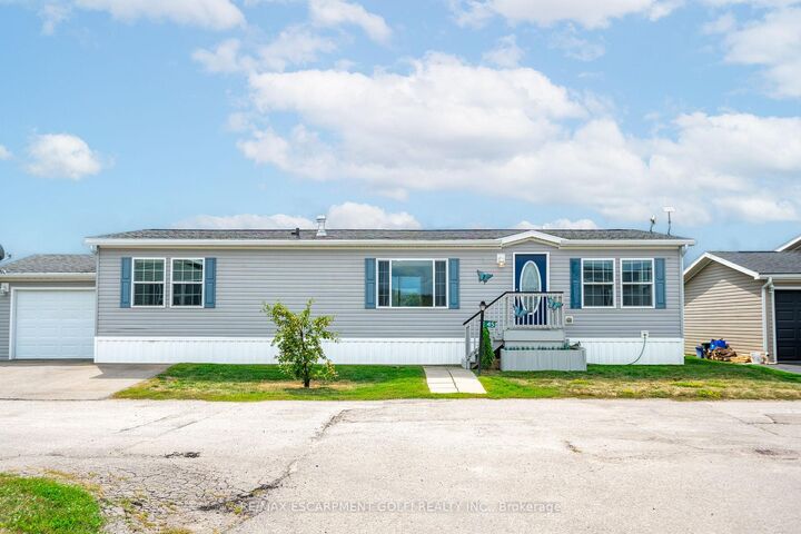 45 Riverbend Crescent — photo 1