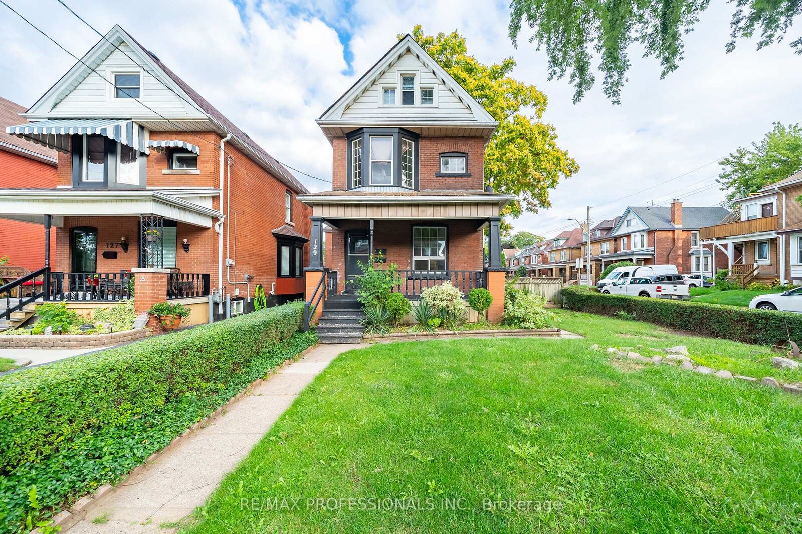 Property Photo: 129 Balsam Avenue S ON L8M 3B4