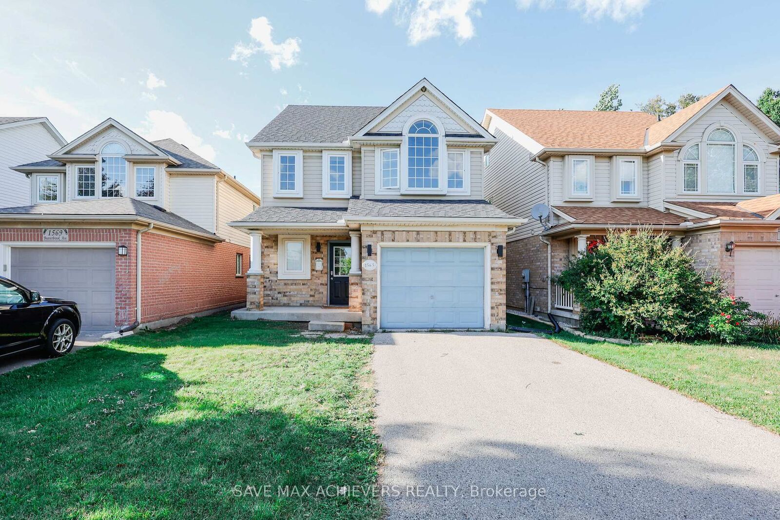 Property Photo: 1565 Beaverbrook Avenue ON N6H 5V3
