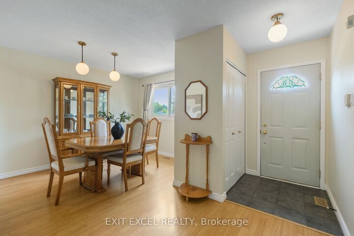 Photo de la propriété:  396 Roxdale Avenue  ON K1E 1V5 