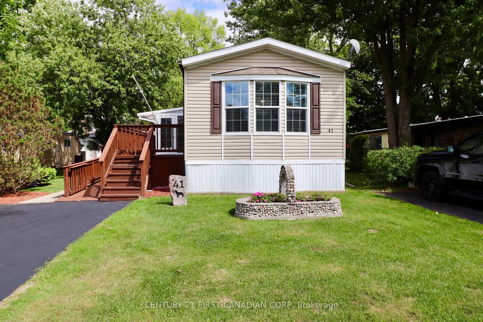 Property Photo:  3100 Dorchester Road 41  ON N0L 1G5 