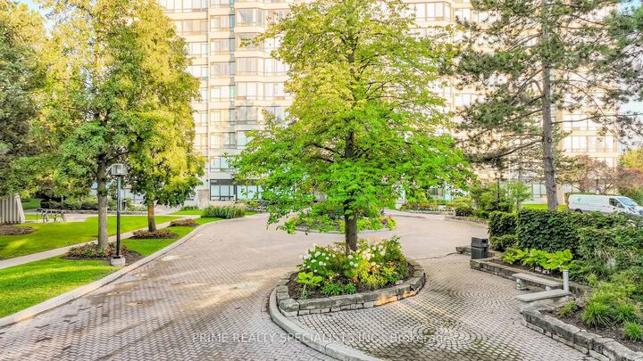 Property Photo: 26 Hanover Road 611 ON L6S 4T2