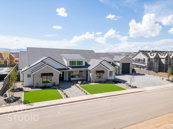 Property Photo:  2726 S 240 W  UT 84780 