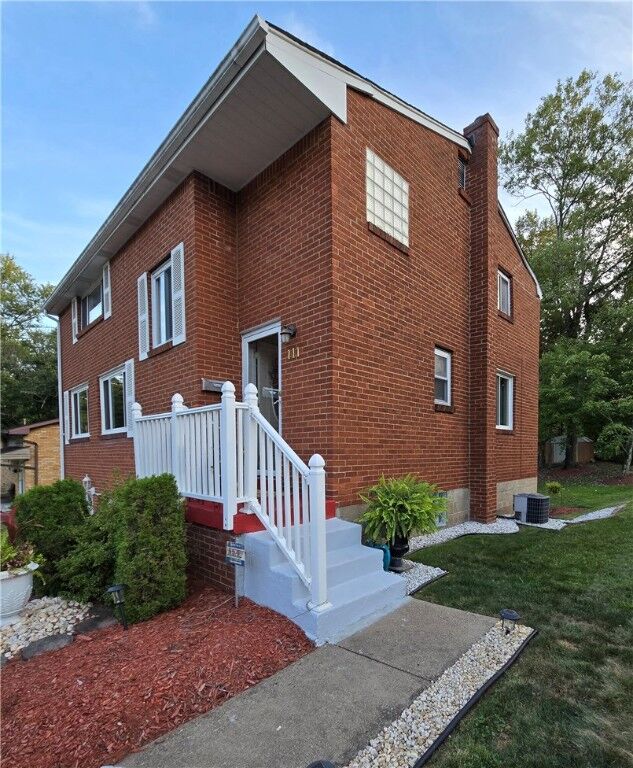 Property Photo: 111 Yosemite Dr PA 15235