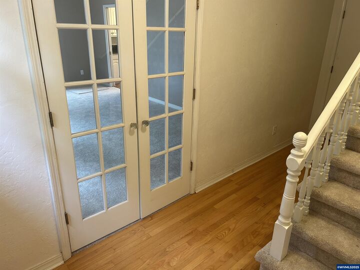 Property Photo: 220 NW Downy Dr OR 97385
