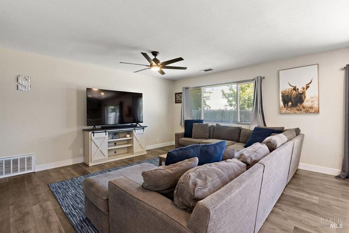 Property Photo: 430 Burlington Drive CA 95687