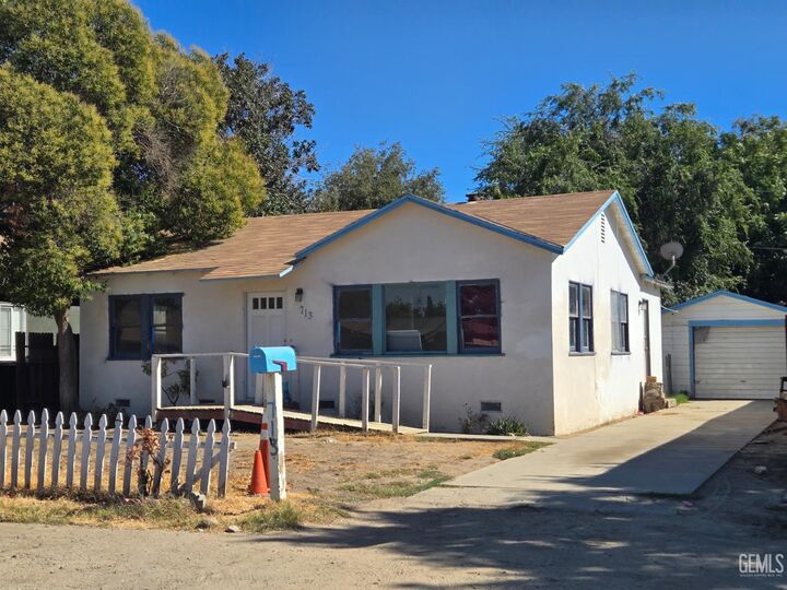 Property Photo: 711 Huskey Drive CA 93308
