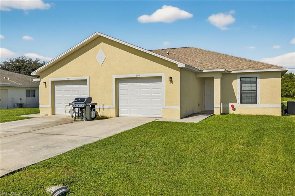 Property Photo:  906/908 SE 6th Ct  FL 33990 