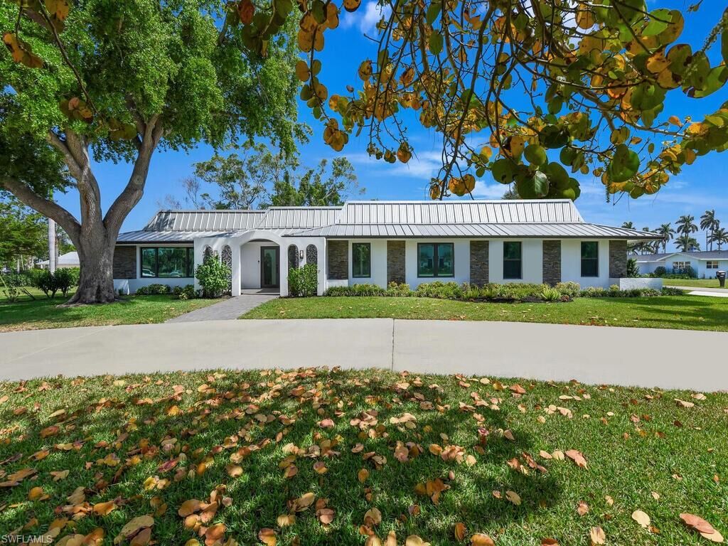 Property Photo: 6923 Old Whiskey Creek Dr FL 33919