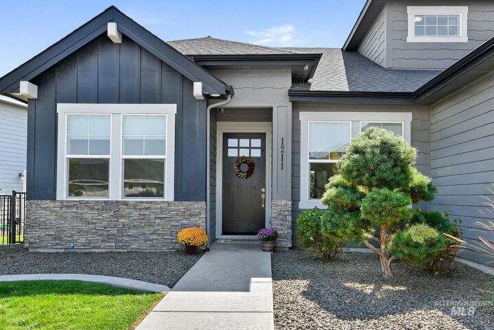 Property Photo: 1211 W Tanzanite Dr ID 83634