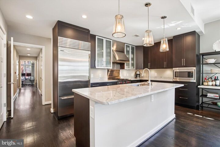 Property Photo:  1610 N Queen Street 215-A  VA 22209 