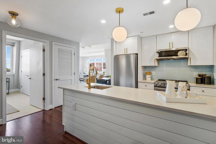 Property Photo:  150 V Street NW V402  DC 20001 