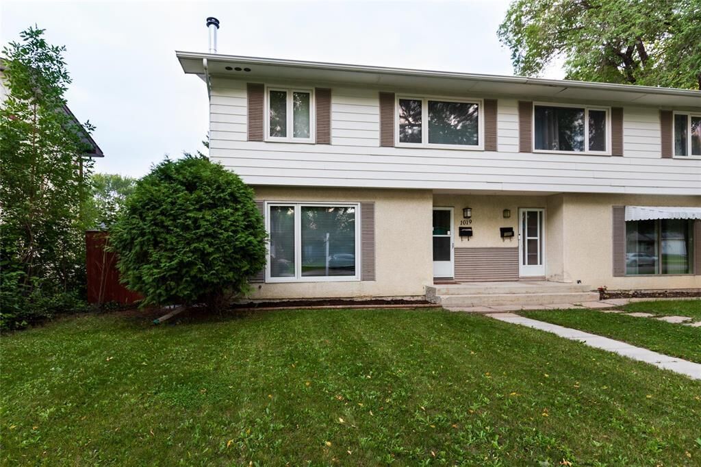 Property Photo: 1019 Cavalier Drive MB R2Y 1E2