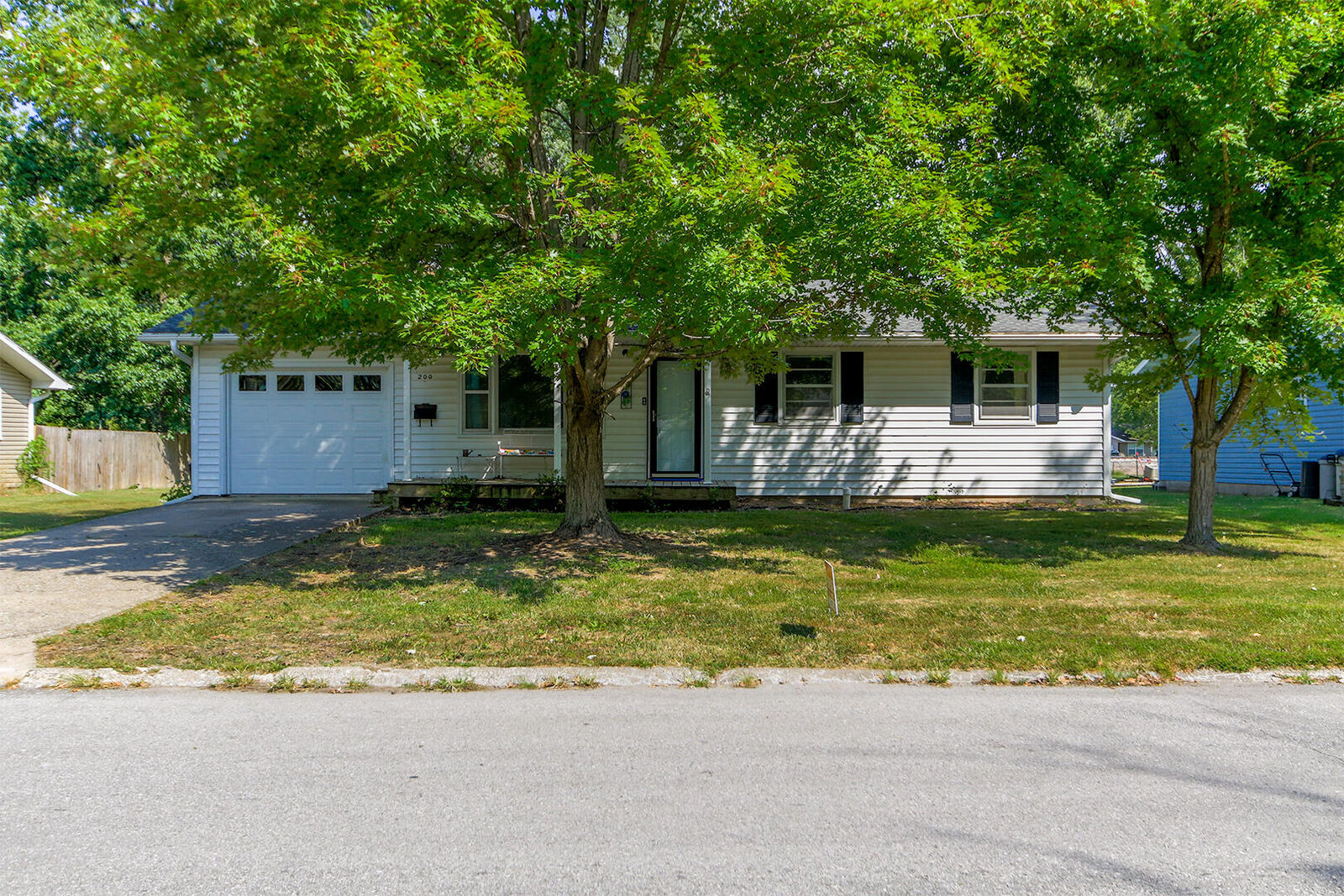 Property Photo:  200 Reed St  MO 65240 