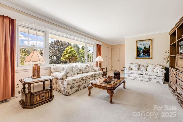 Property Photo:  8 Fox Chase Road  NC 28804 