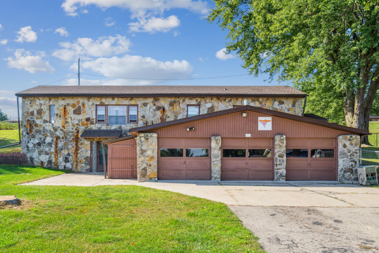 Property Photo:  2506 Fremont Street  IA 50158 