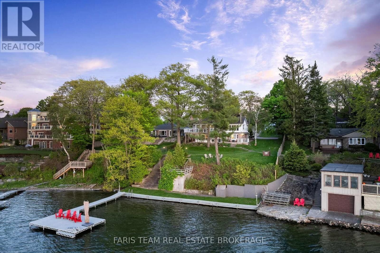 Property Photo: 10 White Oaks Road ON L4N 4C1