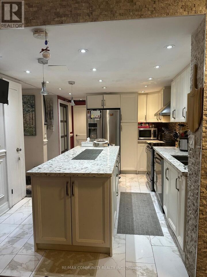 Property Photo:  370 Dixon Road 1604  ON M9R 1T2 