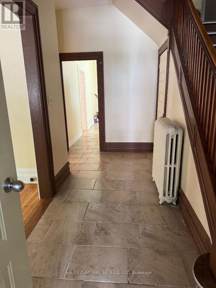Property Photo:  88 Fifth Avenue  ON K1S 2M7 