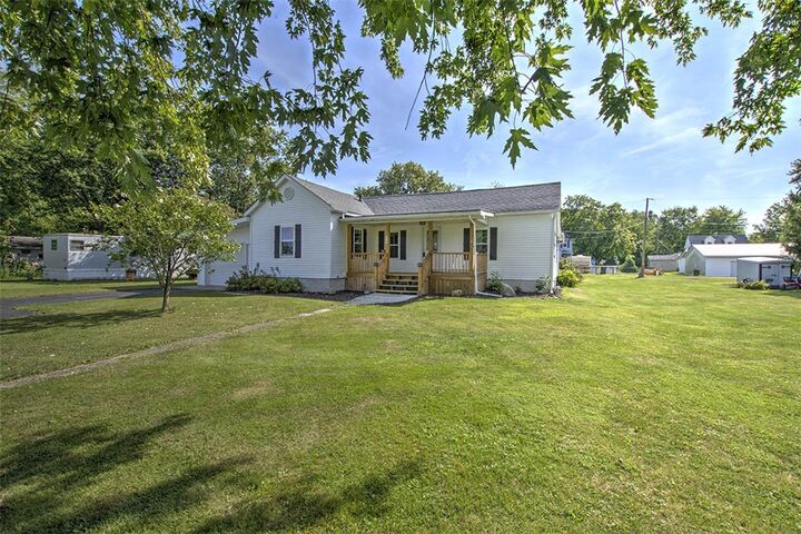 Property Photo:  212 N Oak St  IL 61756 