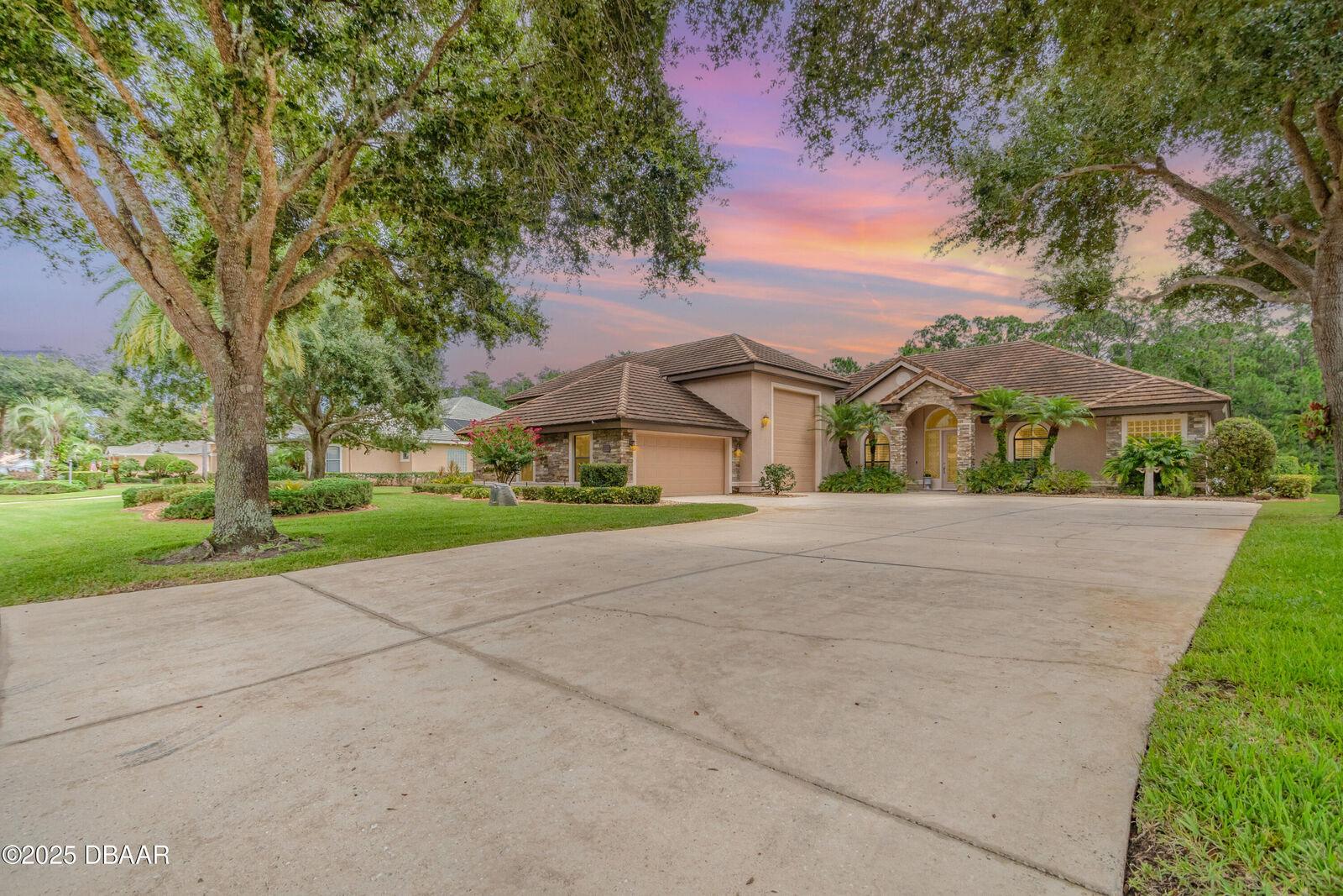 Property Photo:  2718 Winterford Drive  FL 32128 