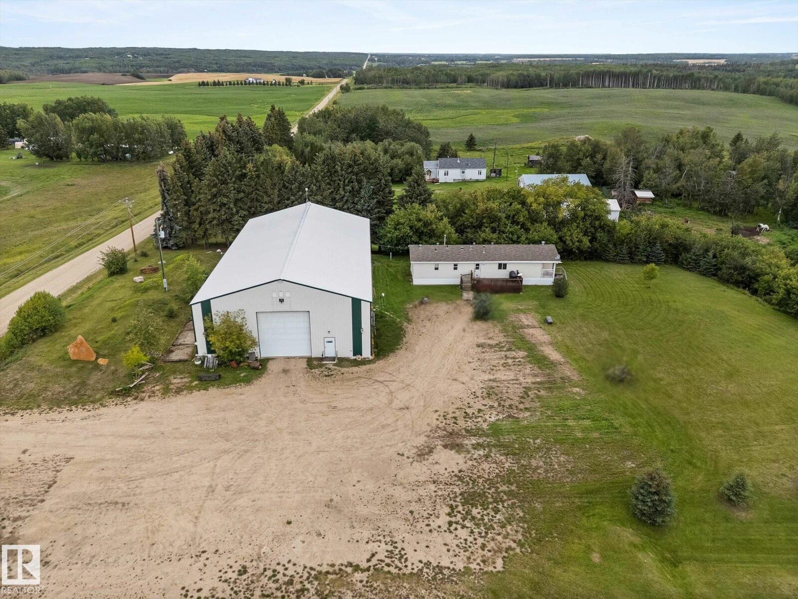 Property Photo: 1308 Twp Road 552 AB T0E 1V0
