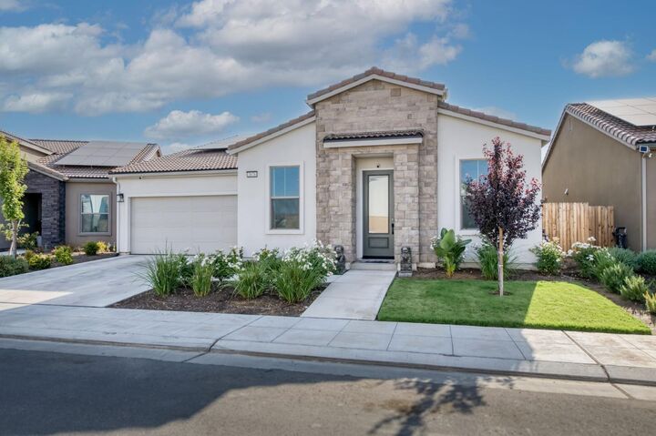 Property Photo:  2676 N Janice Avenue  CA 93737 