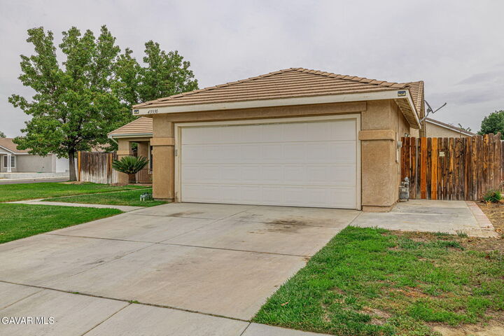 Property Photo:  43330 E 33rd Street  CA 93535 