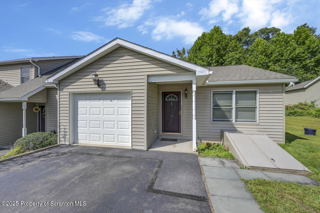 Property Photo: 217 Knollridge Drive Unit 9 PA 18419