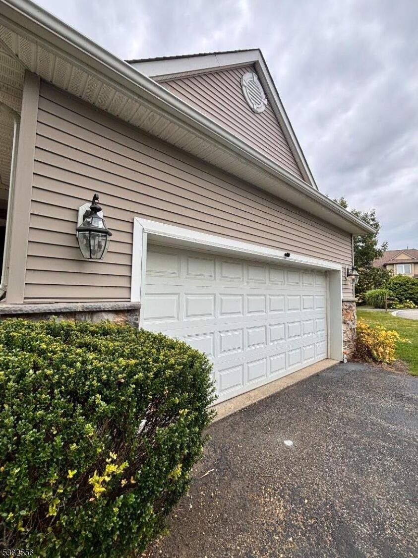 Property Photo:  5 Little Tarn Ct  NJ 07419 