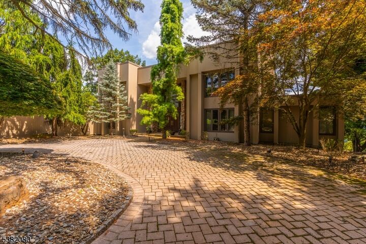 Property Photo:  142 Deer Run  NJ 07069 
